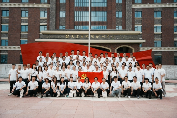 “蟹”力同心克時(shí)艱，精神鑄魂勇?lián)?dāng)，清風(fēng)護(hù)航促發(fā)展慶七一主題活動(dòng)